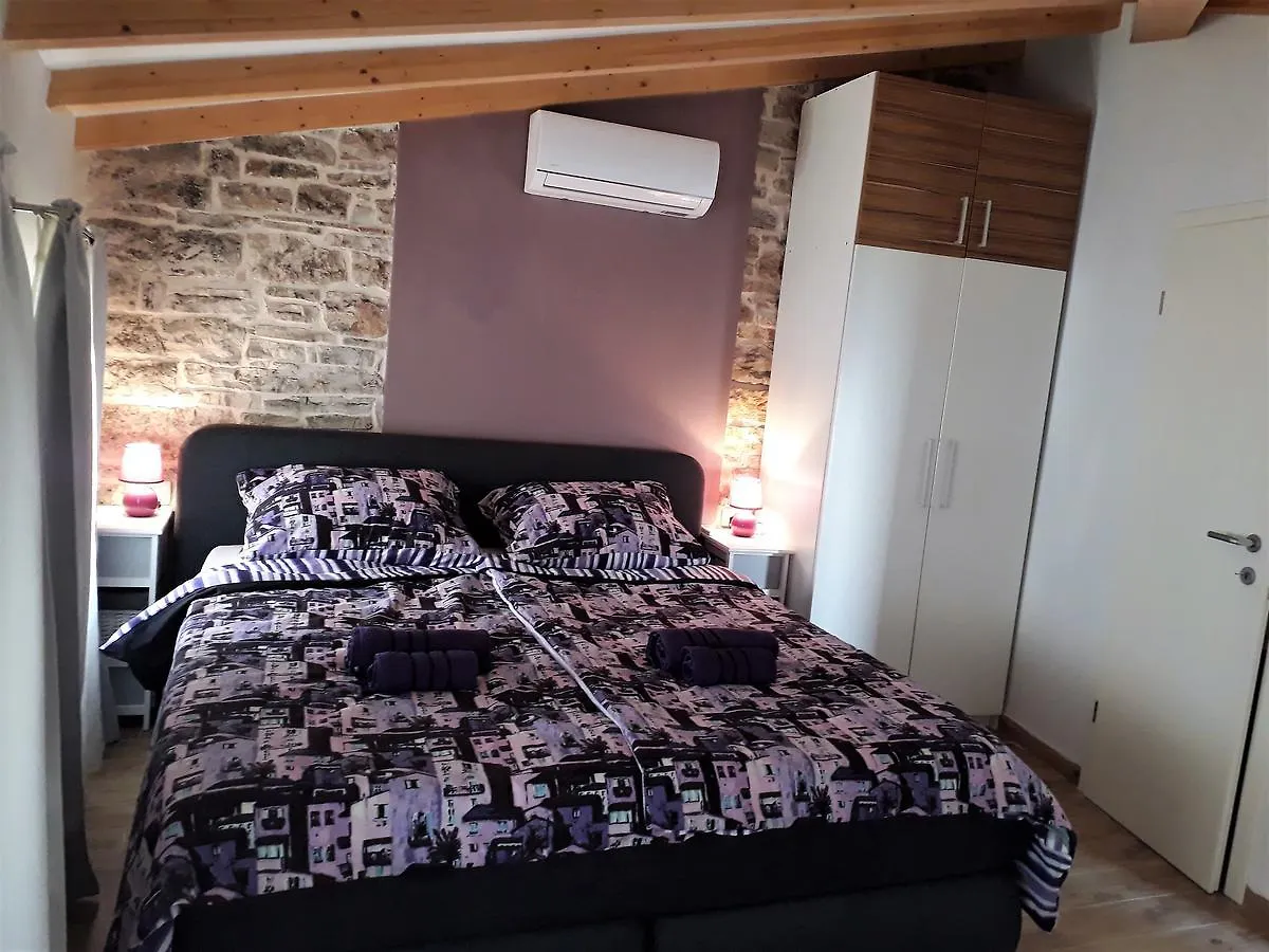 Barbiere Guest House Bale 0*,  Croazia